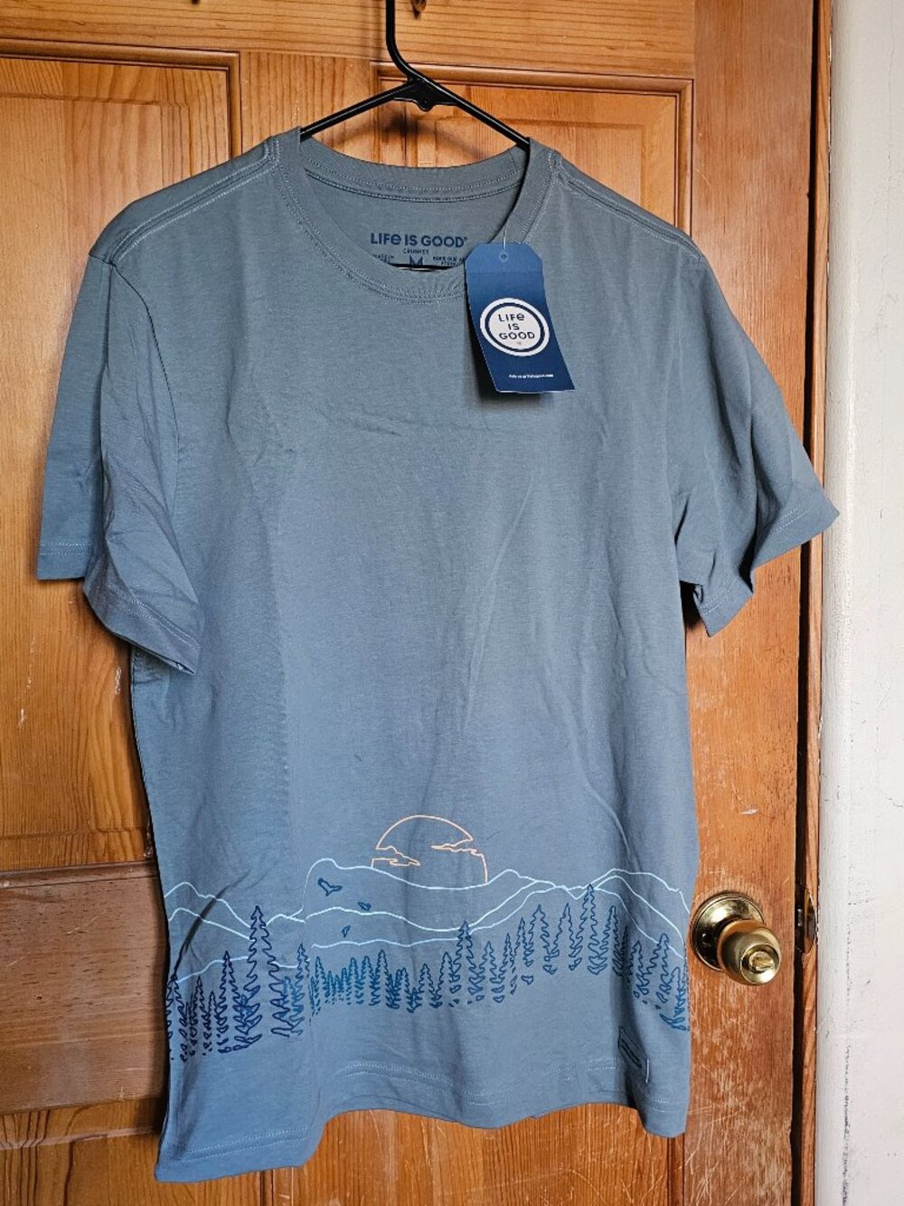 Life is good Mountain Design Medium NWT